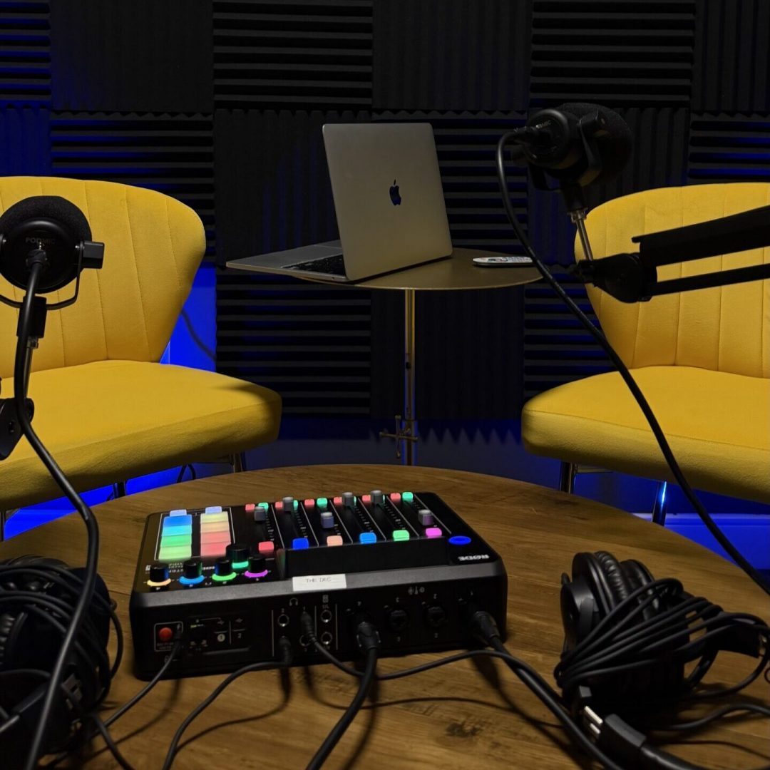 podcast room rental rentals for podcast coworking space fort worth Fort Worth Conference Room Training Room For Meetings Fort Worth coworking space Remote working area Coworking rentals Entrepreneurship working rentals in Fort Worth remote working area for entrepreneurs remote working area for small businesses